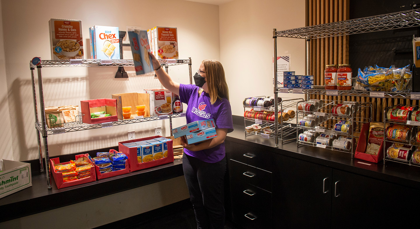 Isabella Dixon '25 stocking the shelves in ѨƵ's student food pantry